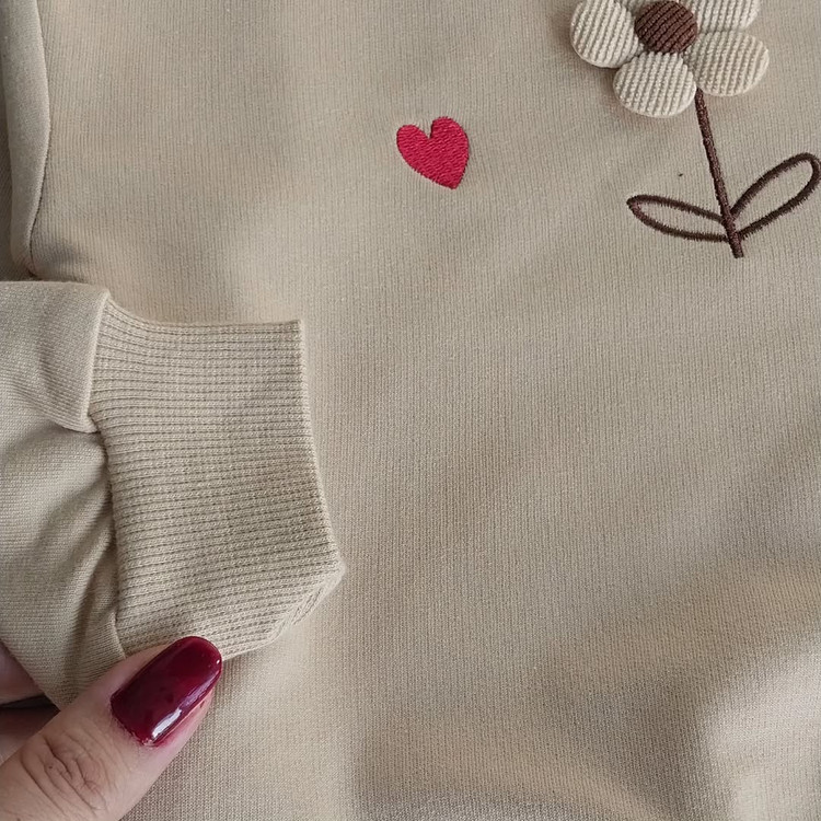 بلوز دورس دو نخ دخترانه با طرح گلدوزی بابونه در رنگبندی