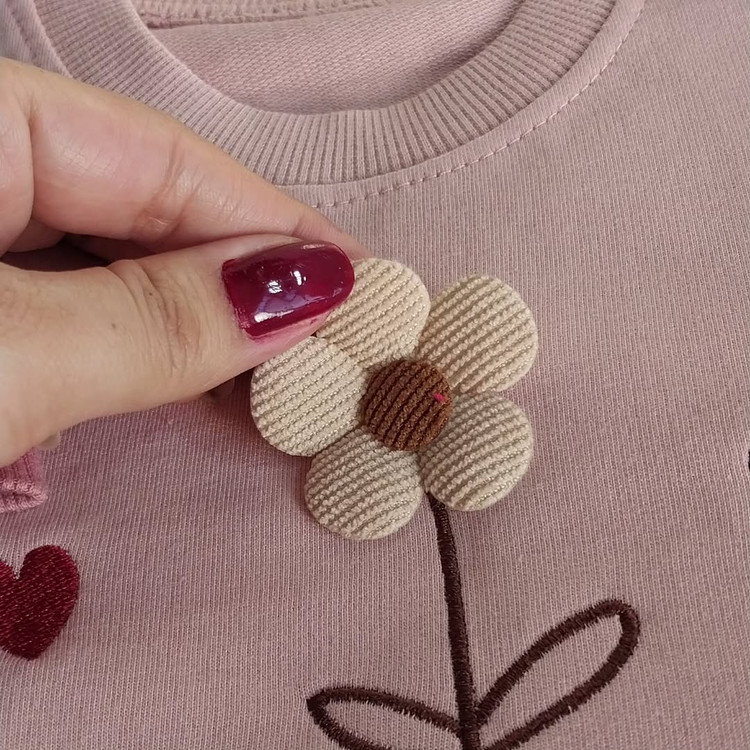 بلوز دورس دو نخ دخترانه با طرح گلدوزی بابونه در رنگبندی
